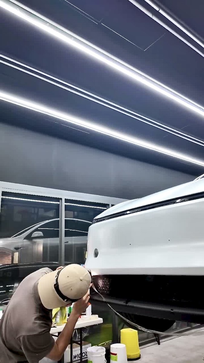 鍍卡 Do Car 頂高機低角度施工