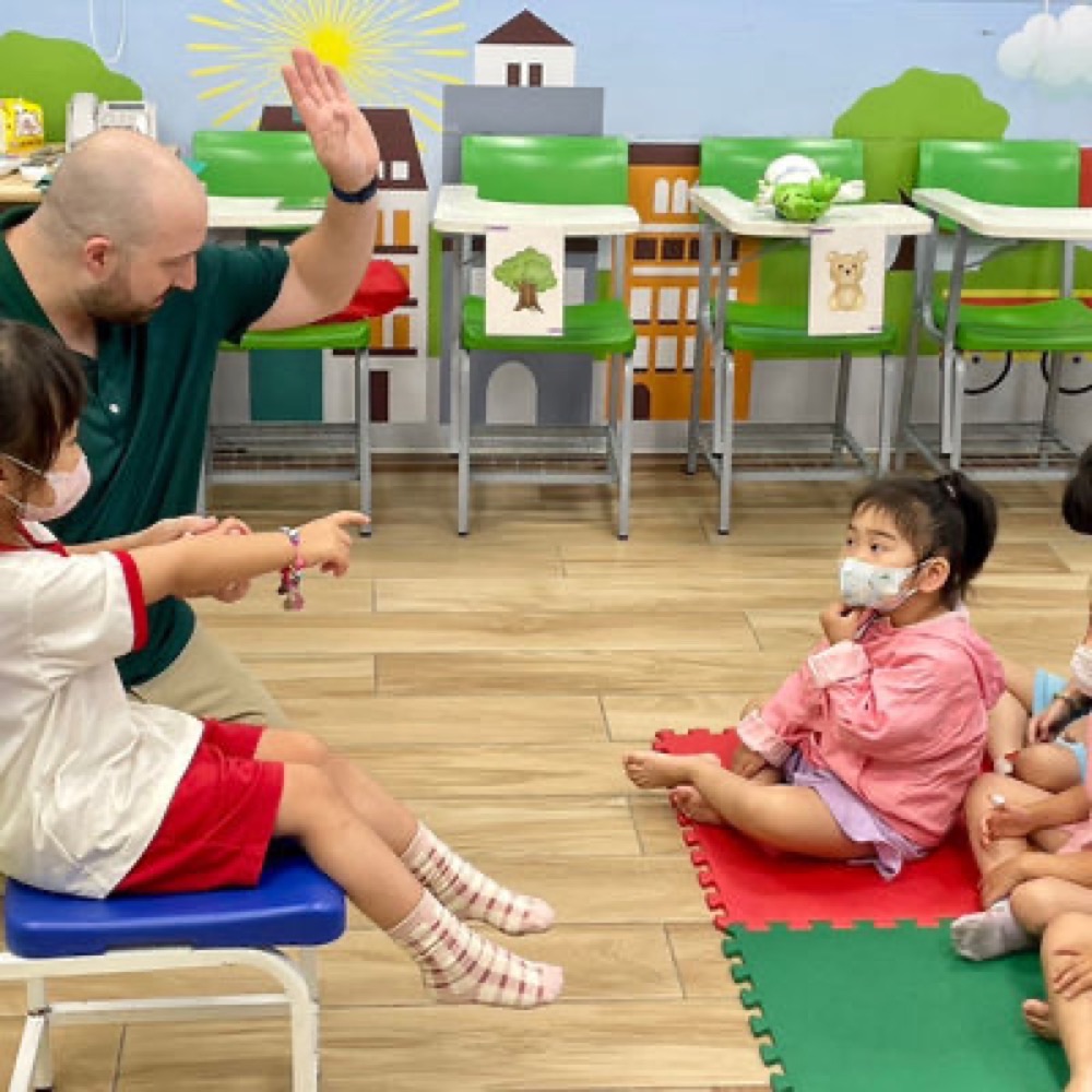 夏恩英語外師與幼兒課堂互動