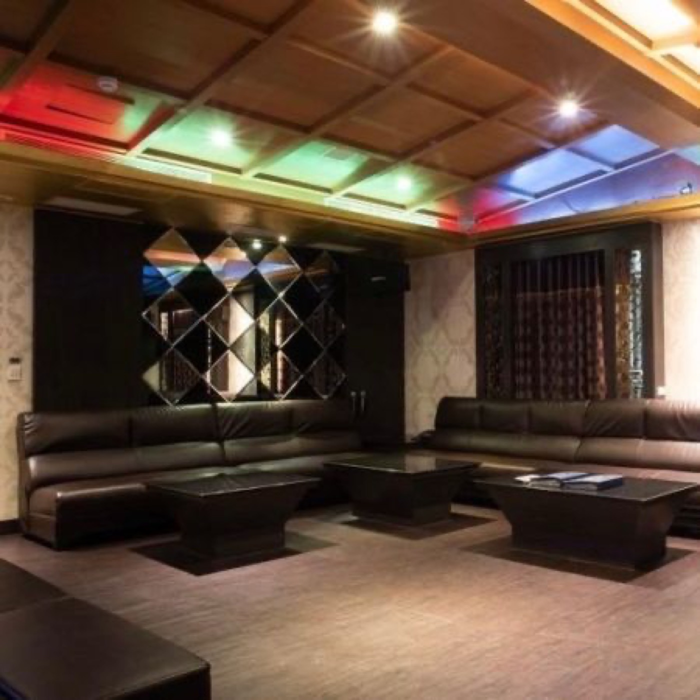 探索夜空 KTV 歡唱房