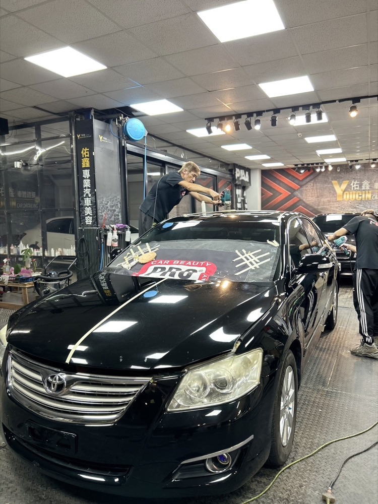 佑鑫台南汽車美容 黑色轎車拋光機打磨施工