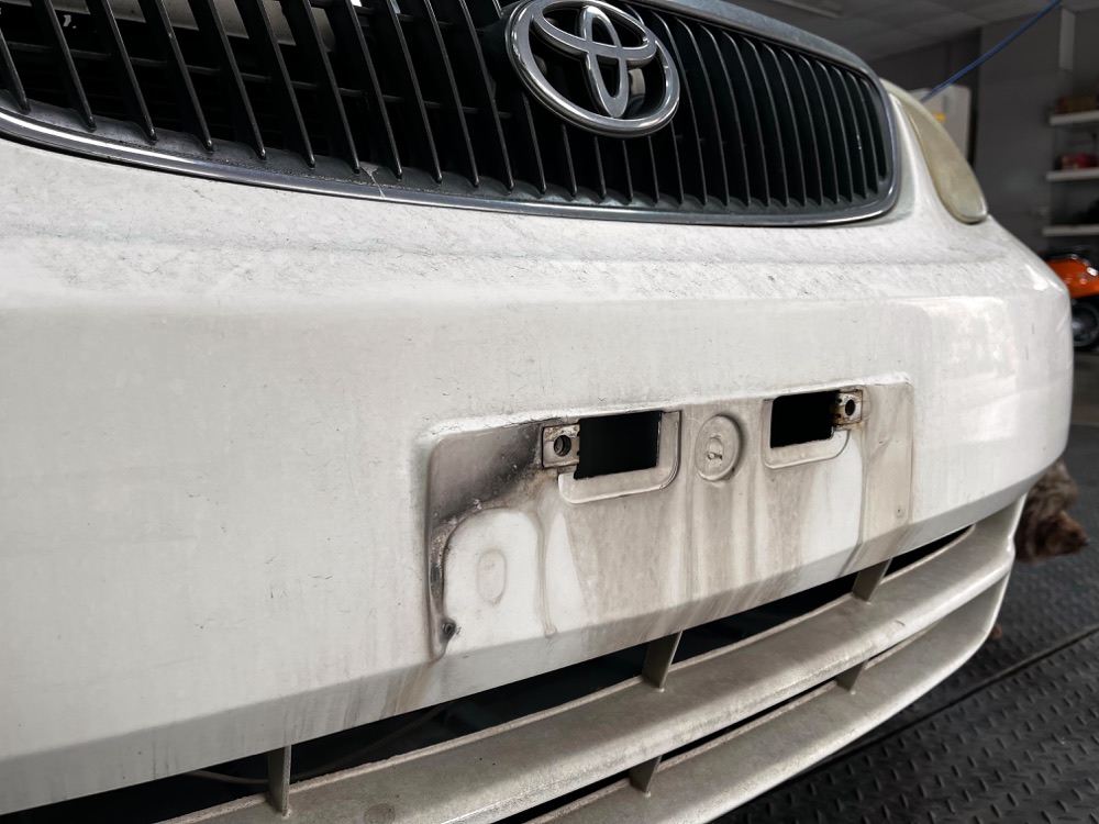佑鑫白色 TOYOTA 車頭手工拋光細節