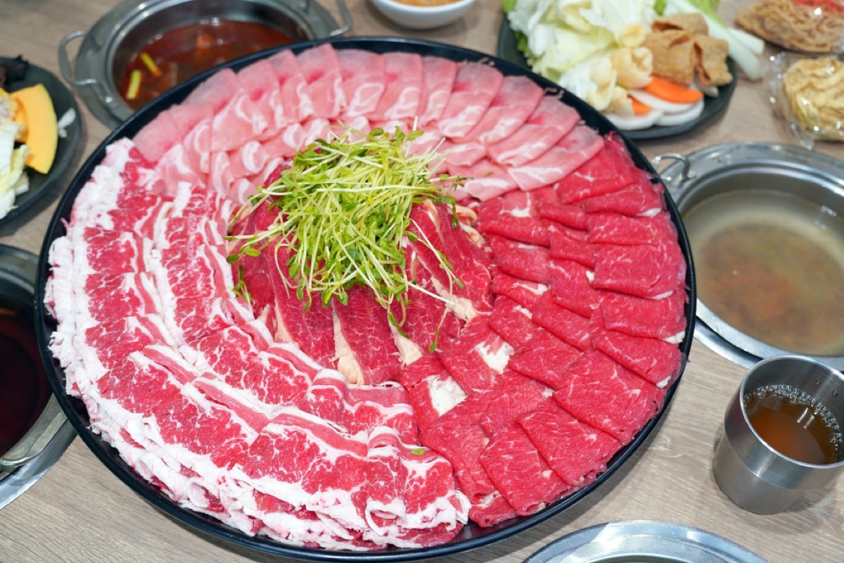 二鍋壽喜燒吃到飽大肉盤