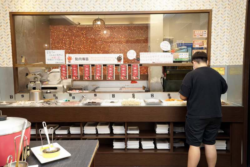 台南XM麻辣鍋 吃到飽海鮮肉片