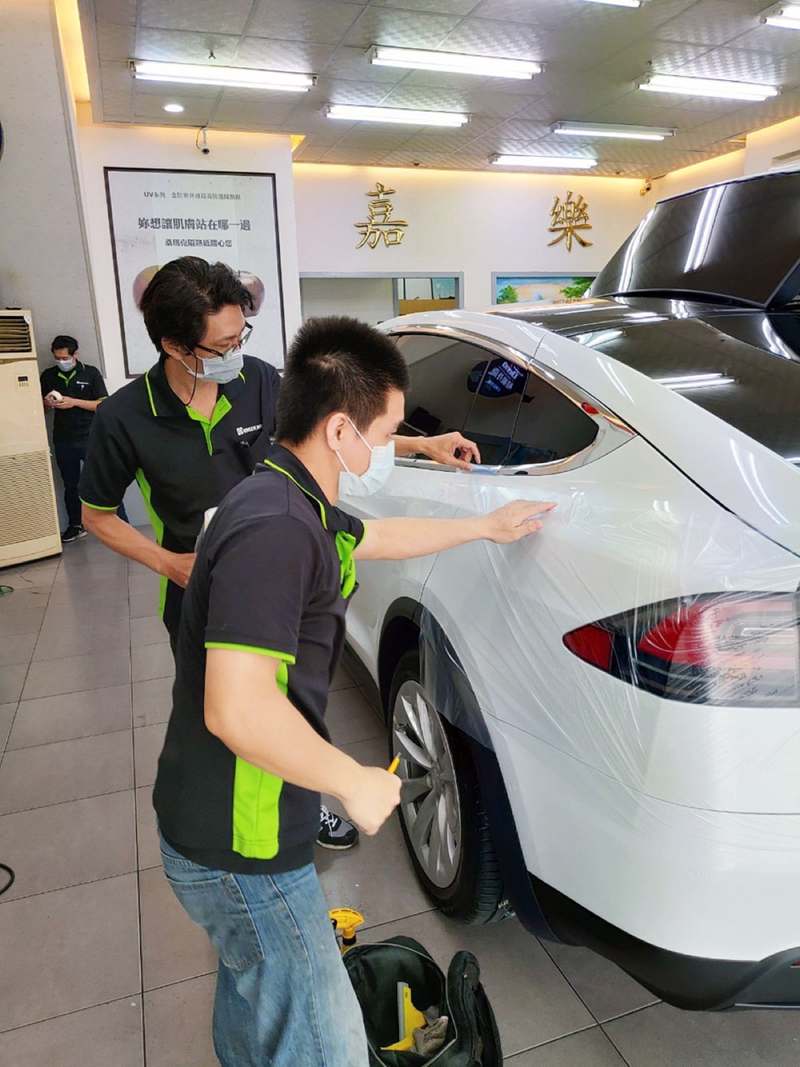 高雄嘉樂汽車隔熱紙 霧化除塵室