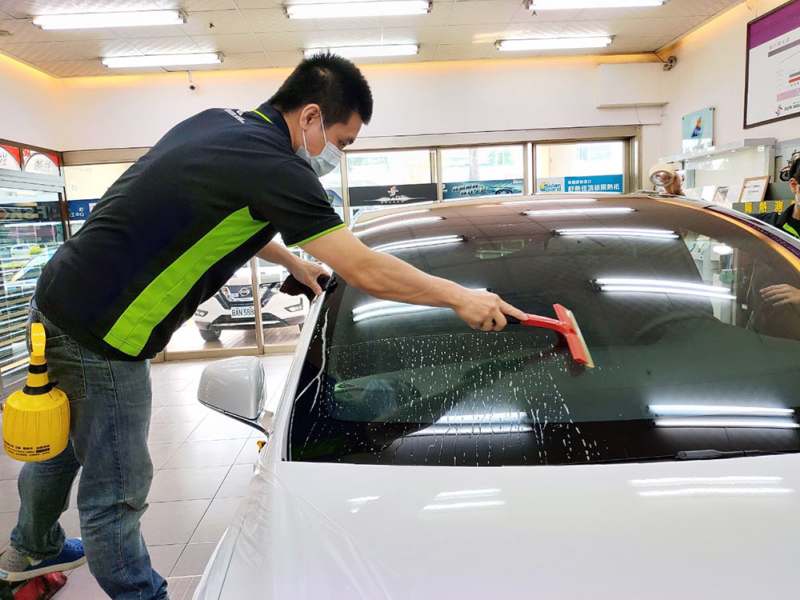 高雄嘉樂汽車隔熱紙 霧化除塵室